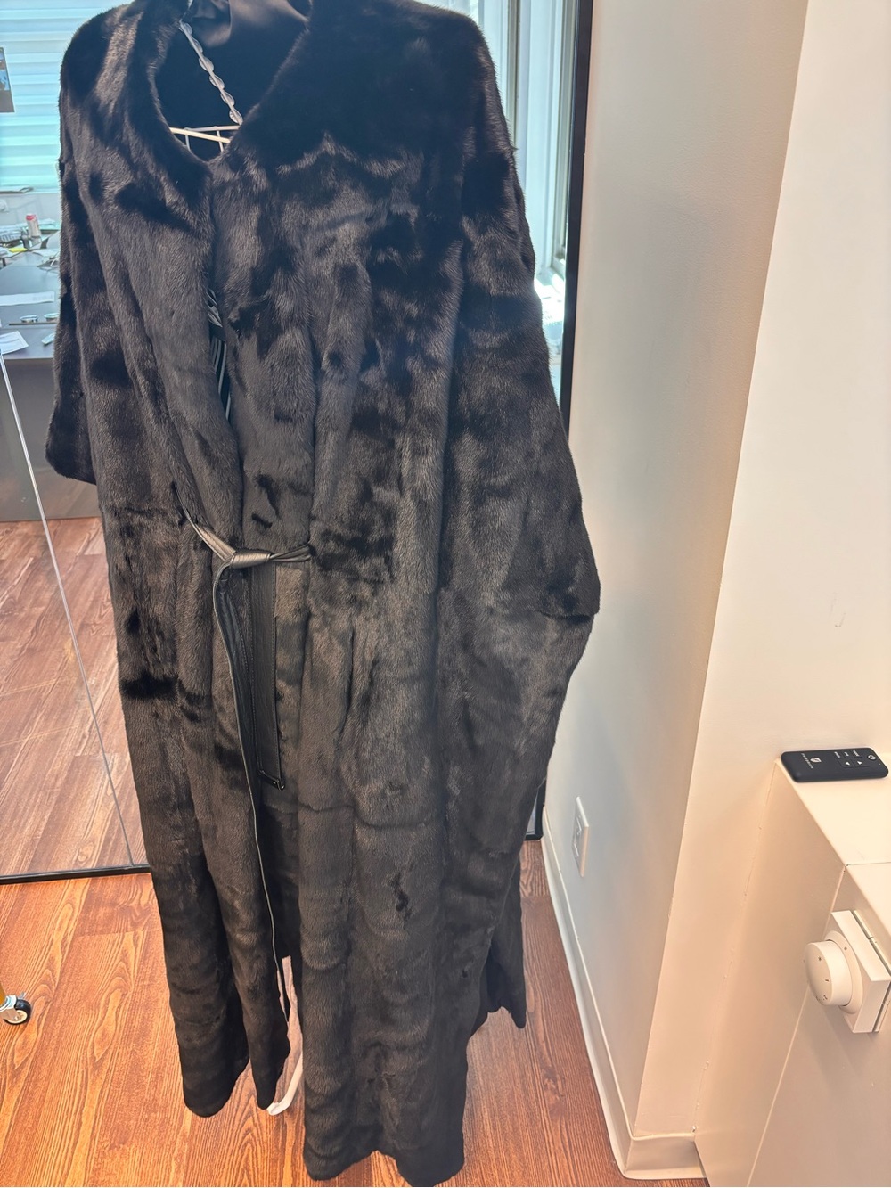 Brand New Blackglama Female Ranch Mink Opera Swing Coat – Made in Moscow, Russia - Picture 4 of 5